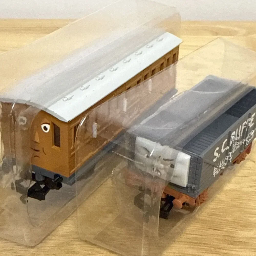 Thomas w/ Moving Eyes Clarabel SC Ruffey Bachmann 2002 HO Scale - Picture 6 of 16